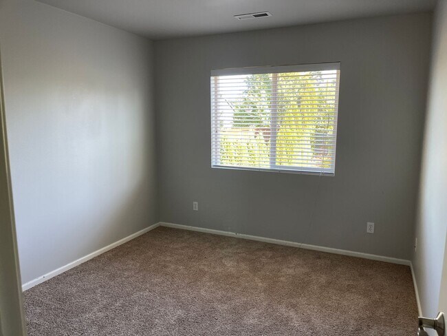 Building Photo - 4bd 2.5 bath in Crosswater Neighborhood