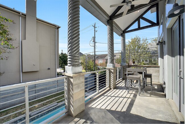 Building Photo - 320 Detering St