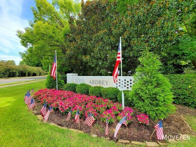 Building Photo - 17011 Hedgerow Park Rd