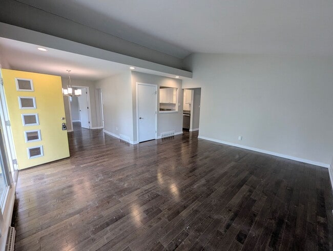 Building Photo - Elevated Living in University City