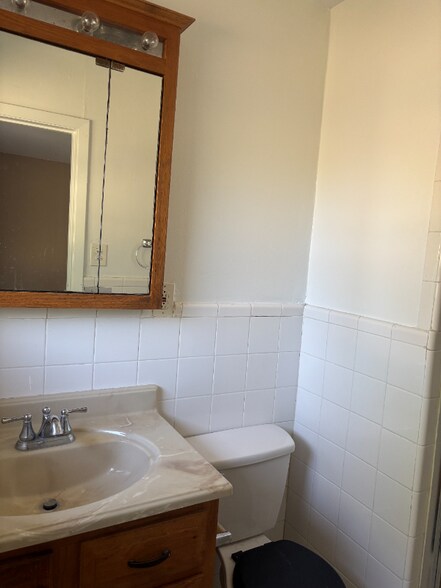 Building Photo - 1000 N 58th St