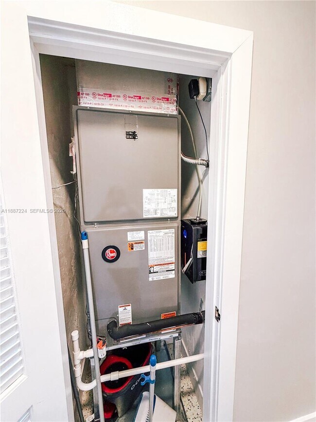 Building Photo - 425 NE 103rd St