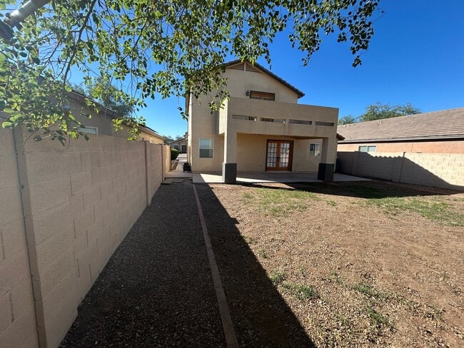 Building Photo - Move In Today! FREE October Rent! Stunning...