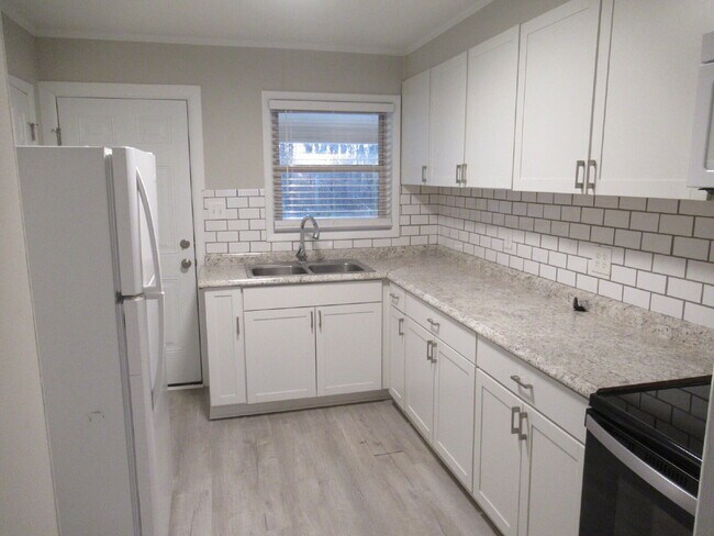 Building Photo - Brick Duplexes in Lincolnton – Now Ready for Lease!