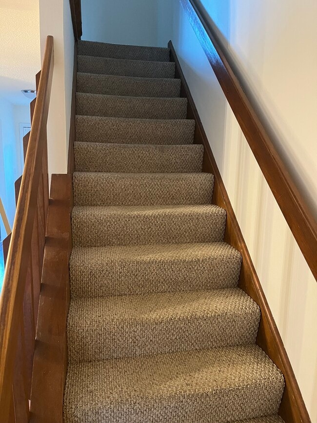 Building Photo - 116 Hilltop Dr