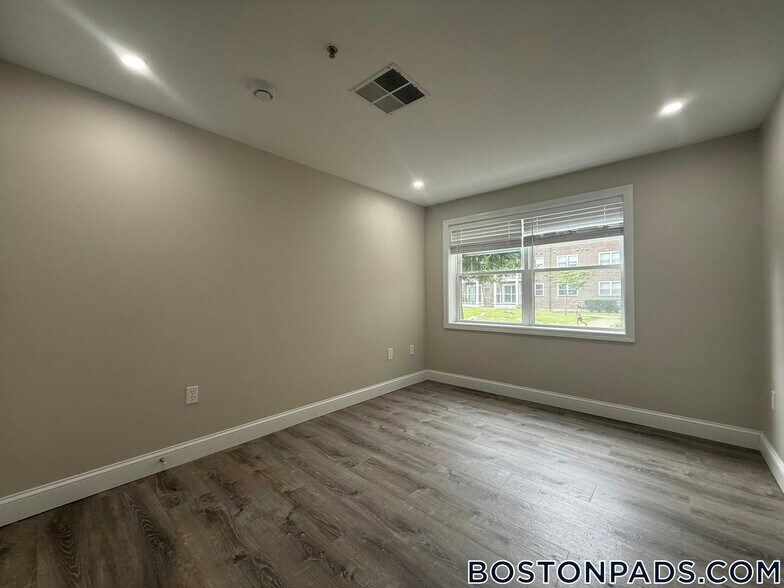 Building Photo - 21 Kenmar Dr