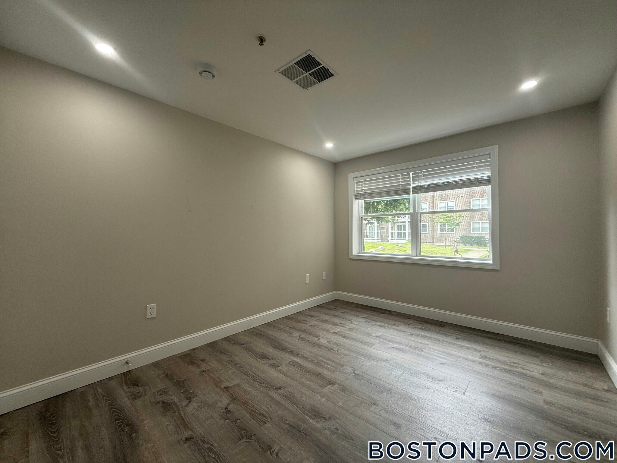 Building Photo - 21 Kenmar Dr