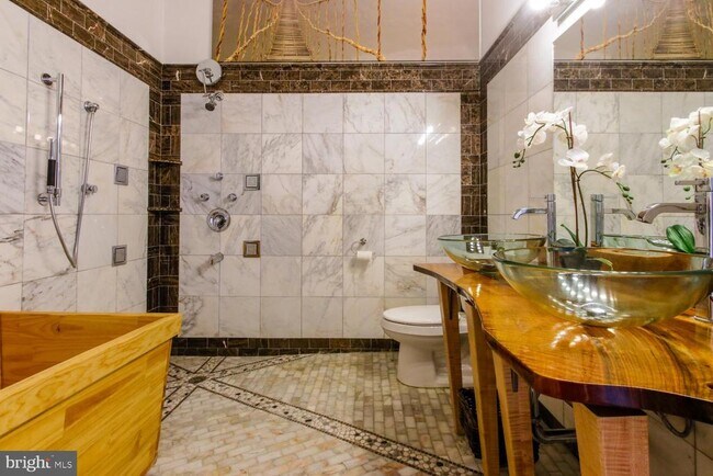 Building Photo - 2200 Arch St