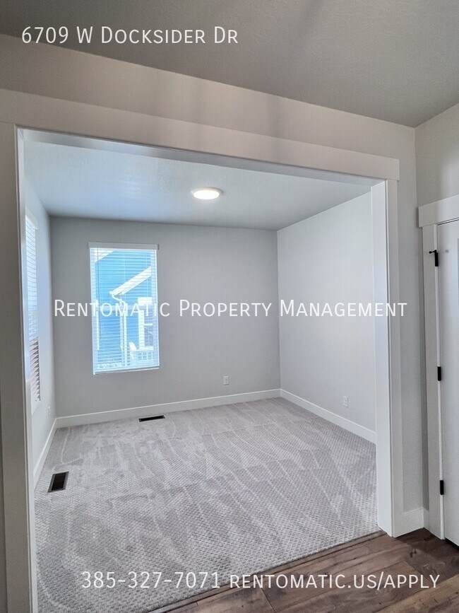 Building Photo - 6709 W Docksider Dr