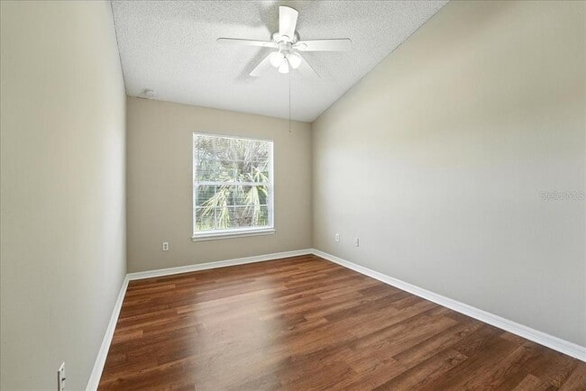 Building Photo - 1190 N Fairway Dr