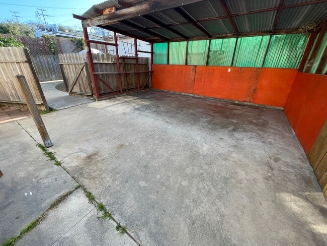 Building Photo - Charming 3BR/2BA Home Nestled in the Hills of Ocean Beach