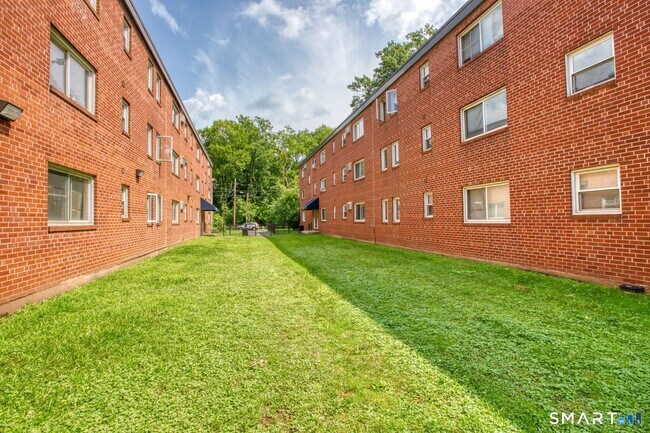Building Photo - 279 Westland St
