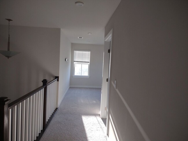 Building Photo - Superlative 6 Bedroom, 5 Bathroom Home in ...