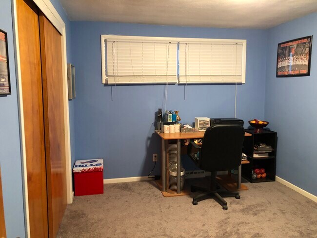Bedroom/Officce - 207 Carlton Dr