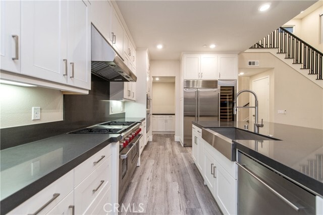 Building Photo - 55 Crater