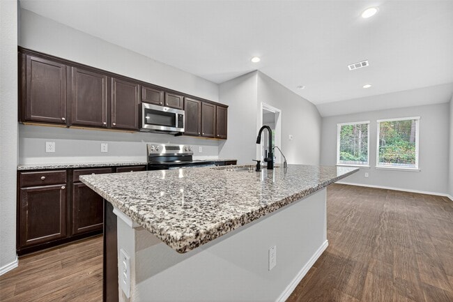 Building Photo - 40320 Hilltop Pr Dr