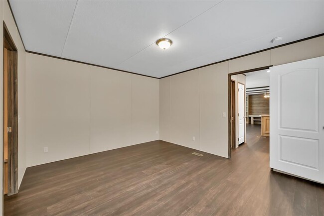 Building Photo - 20204 Sherwood Dr