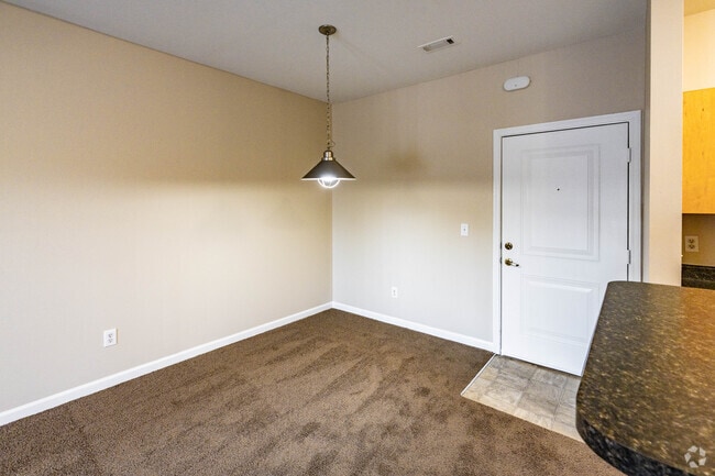 2BR, 1BA - 983SF - Dining Room - Preserve At Metrocenter