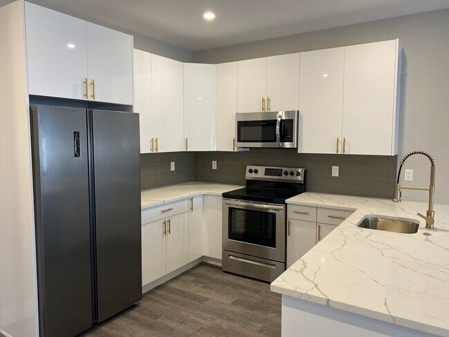 Building Photo - 32 Norwood St