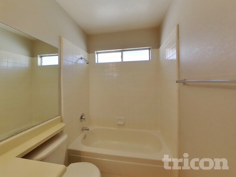 Building Photo - 949 Clipper Dr