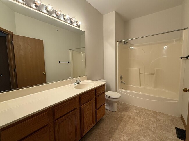 Building Photo - 3317 Stratford Ct