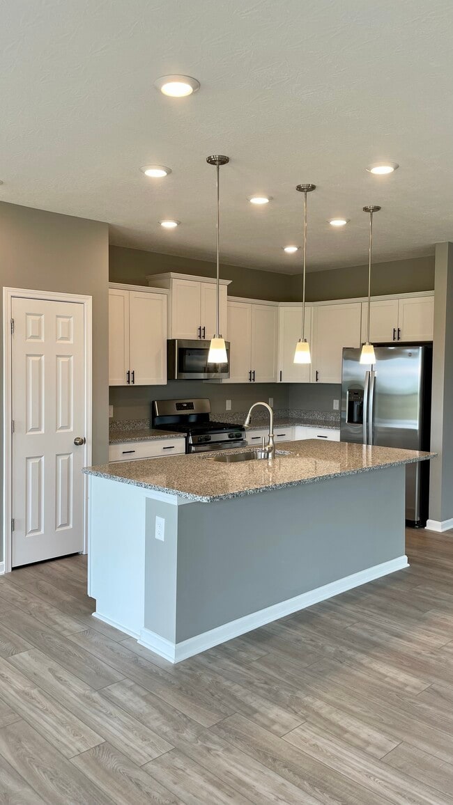 Building Photo - 5011 S Castle Ct