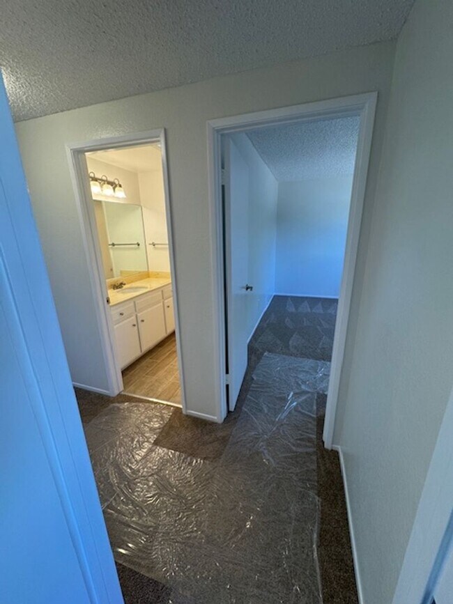 Building Photo - Newly Renovated 4 Bedroom 3 Bath Home with...