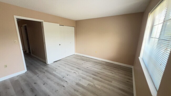 Building Photo - 2BR/2.5BA Townhome