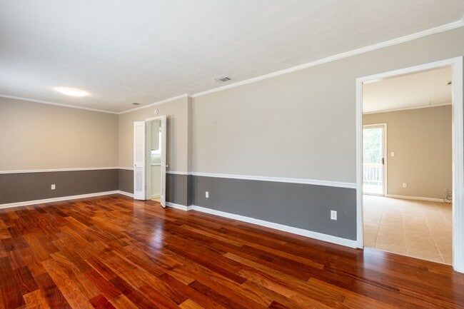 Building Photo - Quiet Ranch