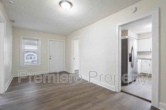 Building Photo - 334 W Sea Ave