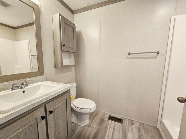 Building Photo - 46000 Geddes Rd