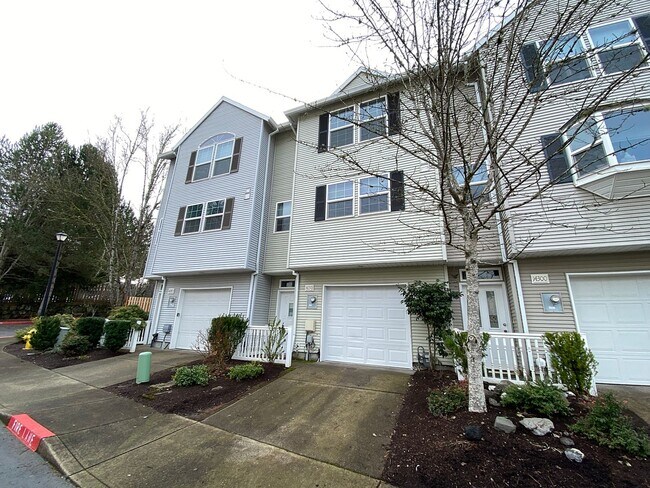 Building Photo - 14290 SW Cougar Ridge Dr