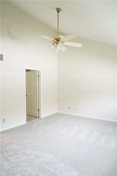 Building Photo - 14025 Riverside Dr