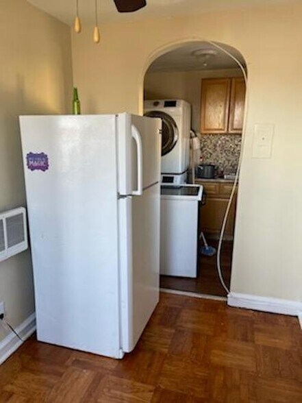 Building Photo - 6550 N Gratz St