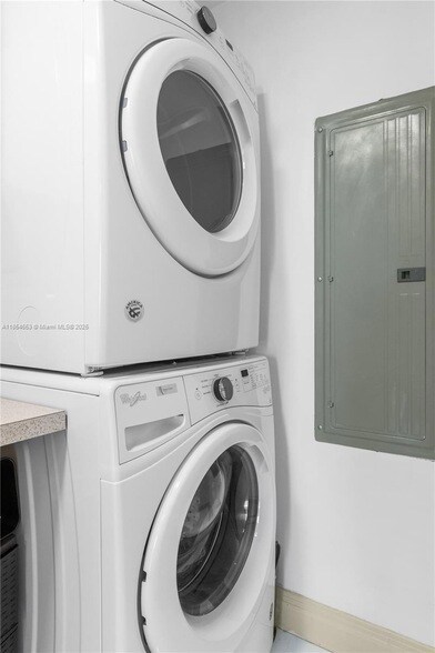 Building Photo - 17875 Collins Ave