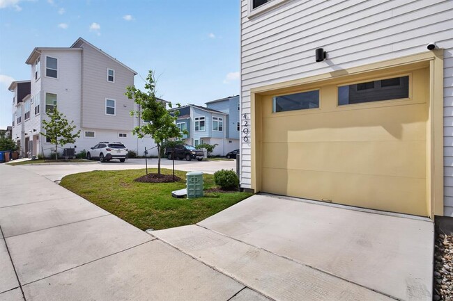 Building Photo - 4206 Margarita St