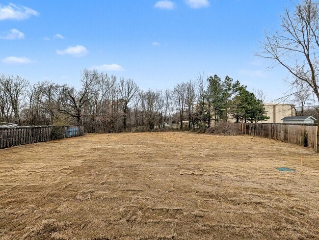 Building Photo - Beautiful New Build with Style