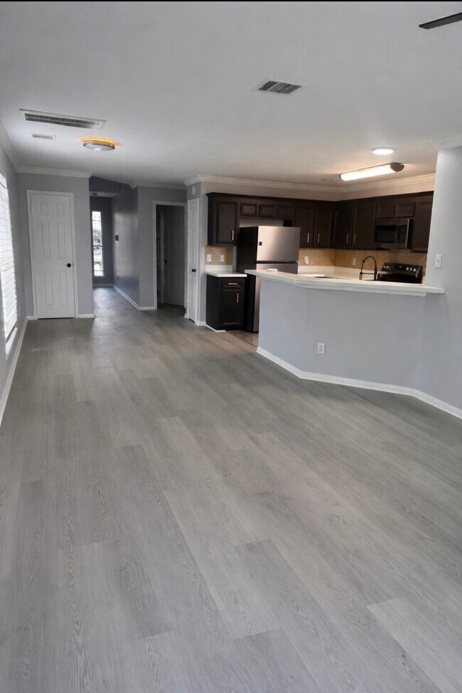 Building Photo - 4640 Knoxville St