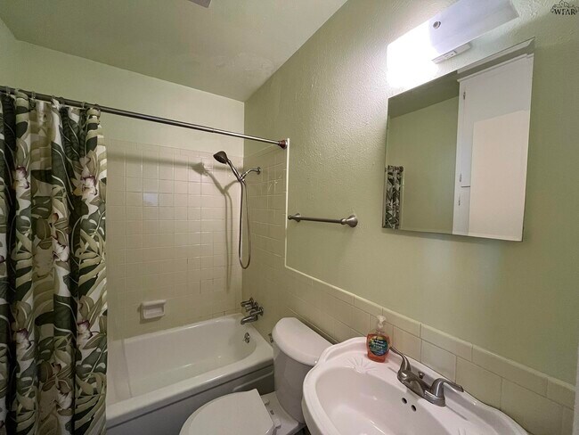 Building Photo - 4723 N Shore Dr