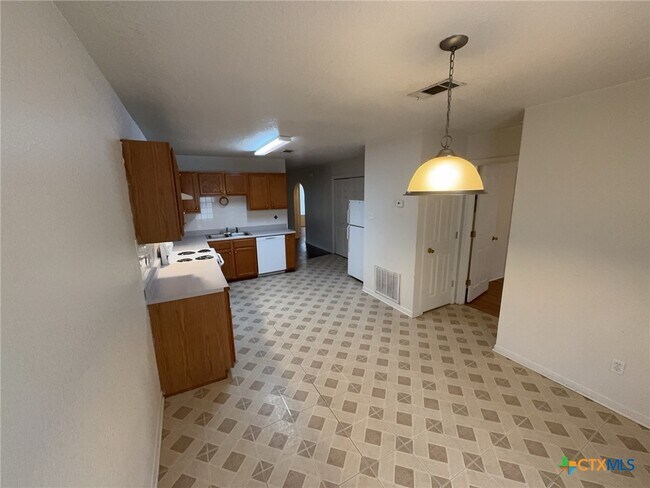 Building Photo - 1407 Dugger Cir