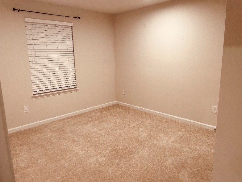 Building Photo - 4130 Mill View Dr