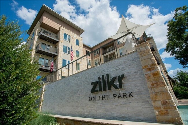 Building Photo - Amazing 1/1 Condo in Barton Springs. Beaut...