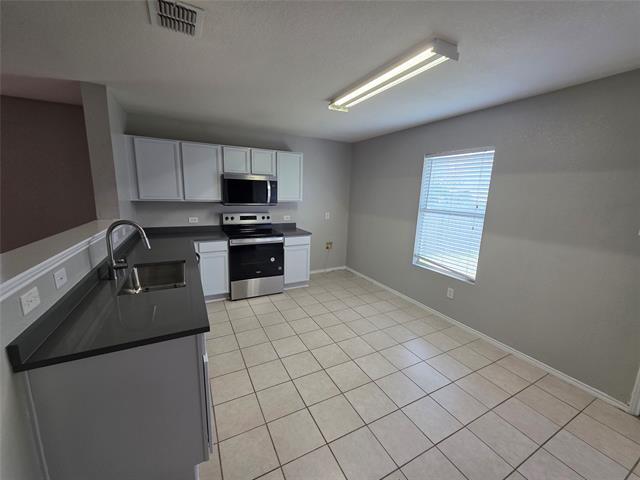 Building Photo - 5525 Parkview Hills Ln