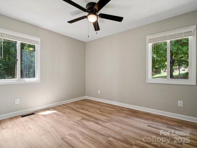 Building Photo - 4954 Moonlite Bay Dr