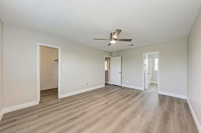 Building Photo - 3413 Bach Dr