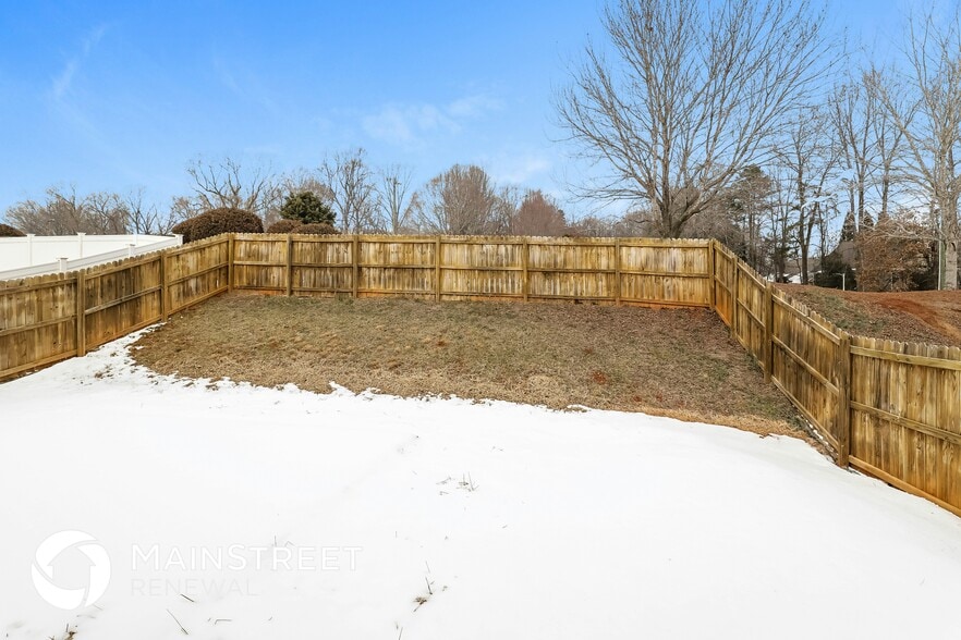 Building Photo - 4111 Vershire Ave