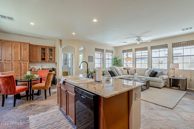 Building Photo - 21124 W Prospector Way