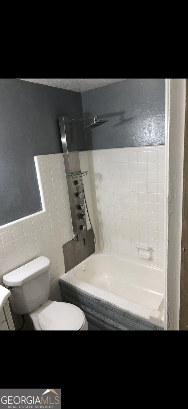 Building Photo - 3995 Withrow Dr