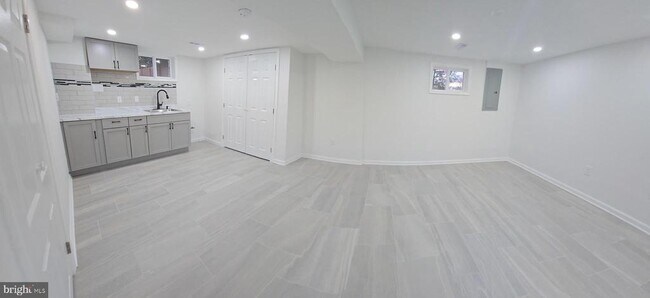 Building Photo - 4813 Lawrence St