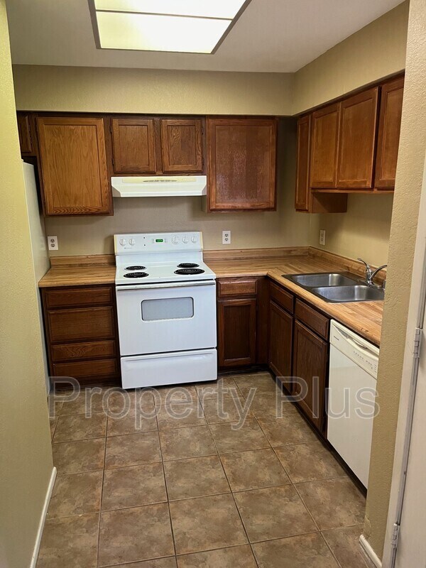 Building Photo - 1245 W 1st St